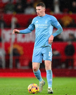 Nottingham Ormanı 'ndan Elliot Anderson Premier League maçı sırasında Old Trafford, Manchester, İngiltere' de Manchester United Nottingham Forest 'a karşı 7 Aralık 2024