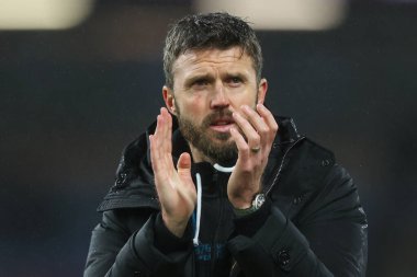 Middlesbrough 'un Michael Carrick Müdürü 6 Aralık 2024' te Burnley ile Middlesbrough arasında oynanan Sky Bet Şampiyonası maçının sonunda taraftarları alkışlıyor.