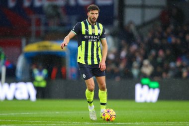 Manchester City 'den Ruben Dias, Premier League maçında topla koşuyor. Crystal Palace, Manchester City' ye karşı Selhurst Park, Londra, İngiltere, 7 Aralık 202