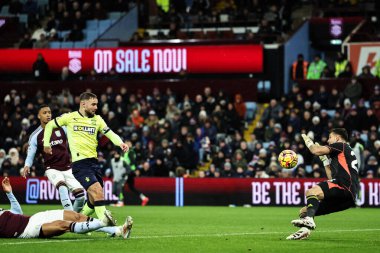 Southampton 'dan Adam Armstrong, Premier Lig maçında Aston Villa, Southampton' a karşı Birmingham, İngiltere 'de 7 Aralık 2024' te oynanan Premier League maçında Aston Villa ve Emiliano Martnez tarafından kurtarıldı.