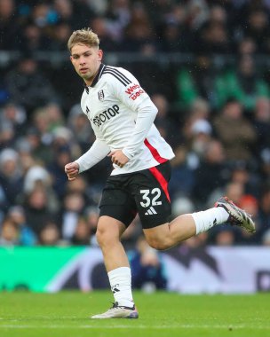 Fulham 'dan Emile Smith Rowe Premier League maçı sırasında Fulham Arsenal' e karşı Craven Cottage, Londra, İngiltere, 8 Aralık 2024