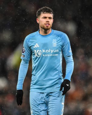 Nottingham Ormanı 'ndan Neco Williams Premier League maçında takımına talimat veriyor Manchester United Nottingham Ormanı' na karşı Old Trafford, Manchester, İngiltere, 7 Aralık 2024