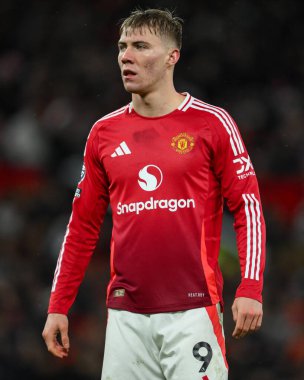 Manchester United ile Nottingham Forest arasındaki Premier League maçı sırasında Manchester United 'tan Rasmus Hjlund 7 Aralık 2024' te Old Trafford, Manchester, İngiltere 'de karşı karşıya geldi.