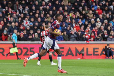 Newcastle United 'tan Alexander Isak, Premier League karşılaşmasında Brentford Newcastle United' a karşı 7 Aralık 2024 'te Londra' daki Gtech Community Stadyumu 'nda 1-1 kazanma hedefini kutluyor.