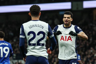 Tottenham Hotspur 'dan Dominic Solanke, Premier League maçında Tottenham Hotspur' un Chelsea 'ye karşı oynadığı Tottenham Hotspur Stadyumu' nda 8 Aralık 2024 'te 1-0' lık galibiyet golünü kutluyor.