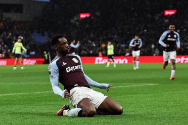 Aston Villa 'dan Jhon Durn, Premier Lig maçı Aston Villa' nın Southampton 'a karşı oynadığı 7 Aralık 2024' te Birmingham, İngiltere 'deki Villa Park' ta 1-0 kazanma hedefini kutluyor.