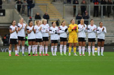 Liverpool oyuncuları Barclays Kadınlar Süper Ligi 'nde 8 Aralık 2024' te Leigh Spor Köyü 'nde Manchester United Women - Liverpool Women maçında Kath Phipps için bir dakikalık saygı duruşunda bulunacaklar.