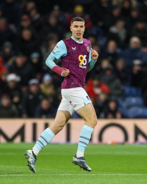 Burnley 'den Maxime Estve Gök İddia Şampiyonası maçında Burnley, Middlesbrough' a karşı Turf Moor, Burnley, İngiltere, 6 Aralık 2024