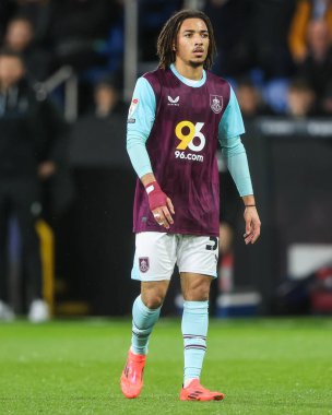 Burnley takımından Luca Koleosho 6 Aralık 2024 'te Burnley' e karşı Turf Moor, Burnley, Birleşik Krallık 'ta oynanan Gökyüzü İddia Şampiyonası maçında