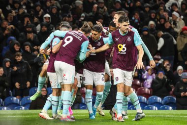 Burnley 'den Connor Roberts 6 Aralık 2024' te Burnley ile Middlesbrough arasında oynanan Sky Bet Şampiyonası maçında 1-1 'lik galibiyetini kutluyor.