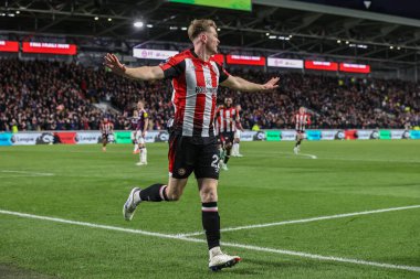 Brentford 'dan Nathan Collins, Premier League maçı Brentford - Newcastle United maçında 7 Aralık 2024' te Londra 'daki Gtech Community Stadyumu' nda 3-2 'lik galibiyetini kutluyor.