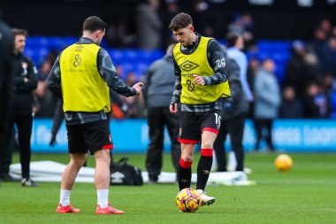 AFC Bournemouth takımından Ryan Christie, 8 Aralık 2024 'te Ipswich Town ile Bournemouth arasında oynanan Premier League maçı öncesinde ısınmaya başladı.