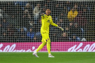 Middlesbrough 'dan Seny Dieng takımına 6 Aralık 2024' te Burnley ile Middlesbrough arasında oynanan Gökyüzü İddia Şampiyonası maçında talimat veriyor.