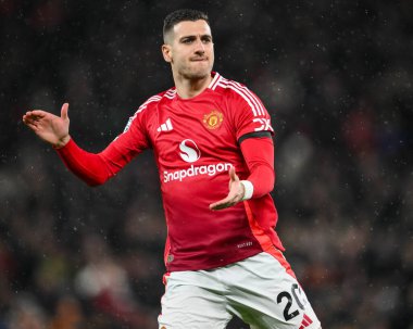 Manchester United ile Nottingham Forest arasındaki Premier League maçı sırasında Manchester United 'tan Diogo Dalot, Old Trafford, Manchester, İngiltere, 7 Aralık 2024