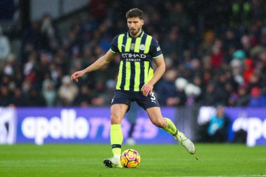 Manchester City 'den Ruben Dias Premier Lig maçı sırasında topla pas veriyor. Crystal Palace, Manchester City' ye karşı Selhurst Park, Londra, İngiltere, 7 Aralık 2024