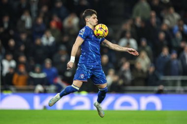 Chelsea 'den Pedro Neto Premier Lig karşılaşmasında topu kontrol ediyor Tottenham Hotspur Chelsea' ye karşı Tottenham Hotspur Stadyumu, Londra, Birleşik Krallık, 8 Aralık 2024