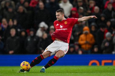 Manchester United 'dan Matthijs de Ligt Premier League maçında pas veriyor Manchester United Nottingham Forest' a karşı Old Trafford, Manchester, İngiltere, 7 Aralık 2024