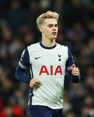 Tottenham Hotspur 'dan Lucas Bergvall Premier League maçı sırasında Tottenham Hotspur Chelsea' ye karşı Tottenham Hotspur Stadyumu, Londra, Birleşik Krallık, 8 Aralık 2024