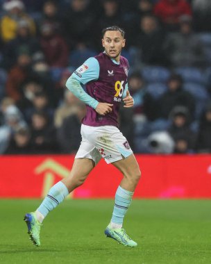 Burnley takımından Josh Brownhill 6 Aralık 2024 'te Burnley ile Middlesbrough' un Turf Moor, Burnley 'de oynadığı maçta