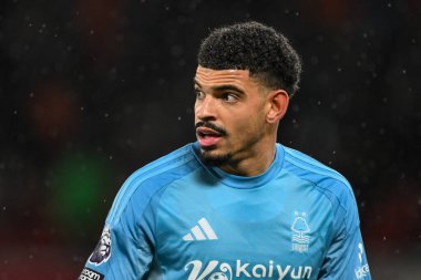 Nottingham Ormanı 'ndan Morgan Gibbs-White Premier League maçında takımına talimat veriyor Manchester United Nottingham Ormanı' na karşı Old Trafford, Manchester, İngiltere, 7 Aralık 2024