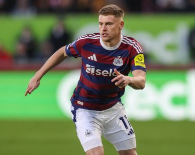 Newcastle United 'dan Harvey Barnes Premier League maçı sırasında Brentford Newcastle United' a karşı Gtech Community Stadyumu, Londra, İngiltere, 7 Aralık 2024
