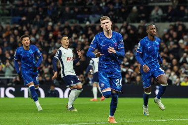 Chelsea 'den Cole Palmer, Premier Lig maçında Tottenham Hotspur' un Chelsea 'ye karşı oynadığı Tottenham Hotspur Stadyumu' nda 8 Aralık 2024 'te 2-2' lik galibiyet golünü kutluyor.