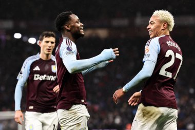 Aston Villa 'dan Jhon Durn, Premier Lig maçı Aston Villa' nın Southampton 'a karşı oynadığı 7 Aralık 2024' te Birmingham, İngiltere 'deki Villa Park' ta 1-0 kazanma hedefini kutluyor.