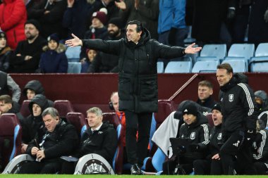 Aston Villa 'nın Unai Emery teknik direktörü, 7 Aralık 2024' te İngiltere 'nin Birmingham kentinde oynanan Premier League maçında Aston Villa ve Southampton maçında tepki gösterdi.