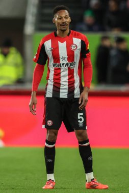 Brentford 'dan Ethan Pinnock Premier League maçı sırasında Brentford Newcastle United' a karşı Gtech Community Stadyumu, Londra, İngiltere, 7 Aralık 2024