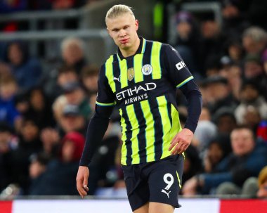 Manchester City 'den Erling Haaland, 7 Aralık 2024 tarihinde İngiltere' nin Selhurst Park kentinde oynanan Premier League maçı sırasında tepki gösterdi.