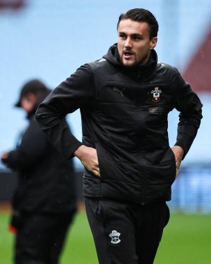 Southampton 'dan Taylor Harwood-Bellis, İngiltere' nin Birmingham kenti Villa Park 'ta oynanan Premier League maçı öncesinde geldi.