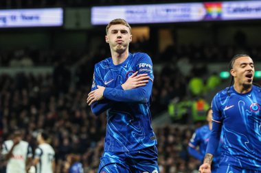 Chelsea 'den Cole Palmer, Premier Lig maçında Tottenham Hotspur' un Chelsea 'ye karşı oynadığı Tottenham Hotspur Stadyumu' nda 8 Aralık 2024 'te 2-2' lik galibiyet golünü kutluyor.