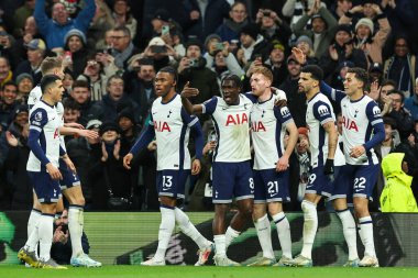 Tottenham Hotspur 'dan Dejan Kulusevski, Premier League maçında Tottenham Hotspur' un Chelsea 'ye karşı oynadığı Tottenham Hotspur Stadyumu' nda 8 Aralık 2024 'te 2-0' lık galibiyet golünü kutluyor.