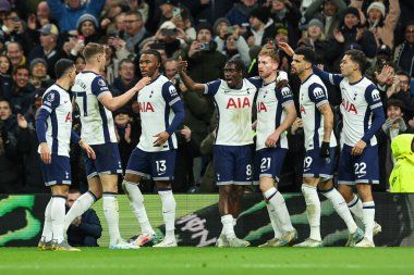 Tottenham Hotspur 'dan Dejan Kulusevski, Premier League maçında Tottenham Hotspur' un Chelsea 'ye karşı oynadığı Tottenham Hotspur Stadyumu' nda 8 Aralık 2024 'te 2-0' lık galibiyet golünü kutluyor.