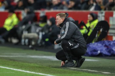 Newcastle United 'ın Eddie Howe Menajeri Premier League maçında Brentford Newcastle United' a karşı Gtech Community Stadyumu, Londra, İngiltere, 7 Aralık 2024