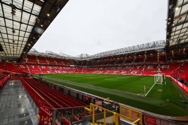 Manchester United, Old Trafford 'da Premier League maçının öncesinde Manchester United' ın Nottingham Forest 'a karşı 7 Aralık 2024' te Old Trafford, Manchester, İngiltere 'de oynadığı maçın genel görünümü