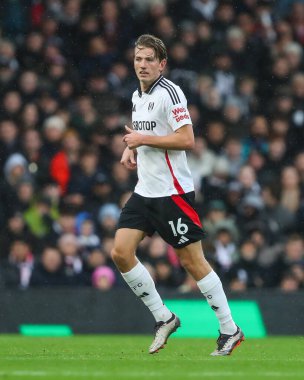 Fulham 'dan Sander Berge Premier Lig maçı sırasında Fulham Arsenal' e karşı Craven Cottage, Londra, İngiltere, 8 Aralık 2024