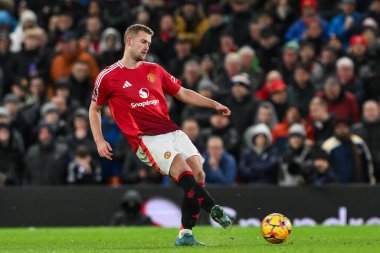 Manchester United 'dan Matthijs de Ligt Premier League maçında pas veriyor Manchester United Nottingham Forest' a karşı Old Trafford, Manchester, İngiltere, 7 Aralık 2024