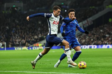 Tottenham Hotspur 'dan Brennan Johnson, Premier Lig maçında Tottenham Hotspur' un Chelsea 'ye karşı oynadığı Tottenham Hotspur Stadyumu' nda 8 Aralık 2024 'te topa bir ara verdi.