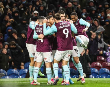 Burnley 'den Connor Roberts 6 Aralık 2024' te Burnley ile Middlesbrough arasında oynanan Sky Bet Şampiyonası maçında 1-1 'lik galibiyetini kutluyor.