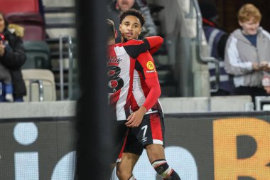 Brentford 'dan Kevin Schade, Premier League maçı Brentford - Newcastle United maçında 7 Aralık 2024' te Londra 'daki Gtech Community Stadyumu' nda 4-2 'lik galibiyetini kutluyor.