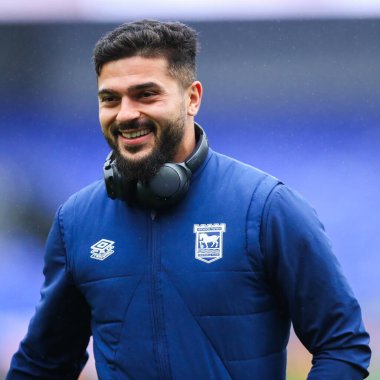 Ipswich Town 'dan Sam Morsy, Ipswich Road, Ipswich, İngiltere' de 8 Aralık 2024 'te oynanan Premier League maçı öncesinde Portman Road' a geldi.