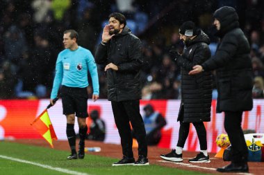 Southampton 'dan Russell Martin, 7 Aralık 2024' te İngiltere, Birmingham 'da oynanan Premier League maçında oyuncularına talimat verir.