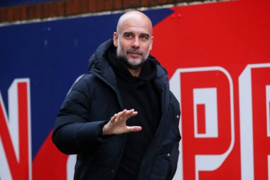 Manchester City 'den Pep Guardiola, Premier League maçı öncesinde Selhurst Park' a vardı. Crystal Palace, Manchester City 'ye karşı, Selhurst Park, Londra, 7 Aralık 2024