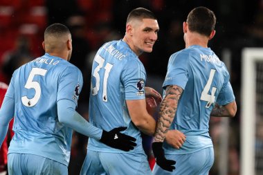Nottingham Ormanı 'ndan Nikola Milenkovi, Premier Lig maçında Manchester United ile Nottingham Ormanı arasında oynanan 7 Aralık 2024 tarihli Old Trafford, Manchester, İngiltere maçında takımının kazanmasını kutluyor.