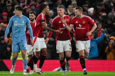 Manchester United takımından Rasmus Hjlund, Manchester United 'ın 7 Aralık 2024 tarihinde Old Trafford, Manchester, İngiltere' de oynadığı Premier League maçında 1-1 'lik galibiyet golünü kutluyor.