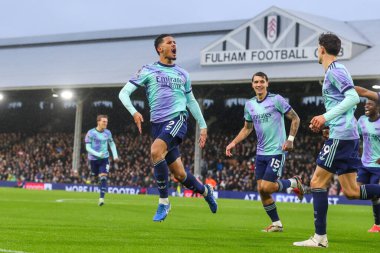 Arsenal 'den William Sthe, 8 Aralık 2024' te Craven Cottage, Londra 'da oynanan Premier League maçında 1-1 kazanma hedefini kutluyor.