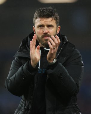 Middlesbrough 'un Michael Carrick Müdürü 6 Aralık 2024' te Burnley ile Middlesbrough arasında oynanan Sky Bet Şampiyonası maçının sonunda taraftarları alkışlıyor.