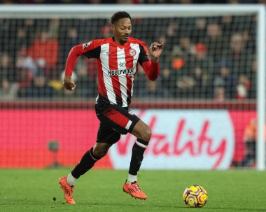 Brentford 'dan Ethan Pinnock Premier League maçı sırasında Brentford Newcastle United' a karşı Gtech Community Stadyumu, Londra, İngiltere, 7 Aralık 2024