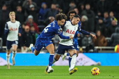 Chelsea 'den Joo Flix ve Tottenham Hotspur' dan Pedro Porro Premier Lig maçı sırasında Tottenham Hotspur Chelsea 'ye karşı Tottenham Hotspur Stadyumu, Londra, Birleşik Krallık' ta 8 Aralık 2024 'te oynadılar.